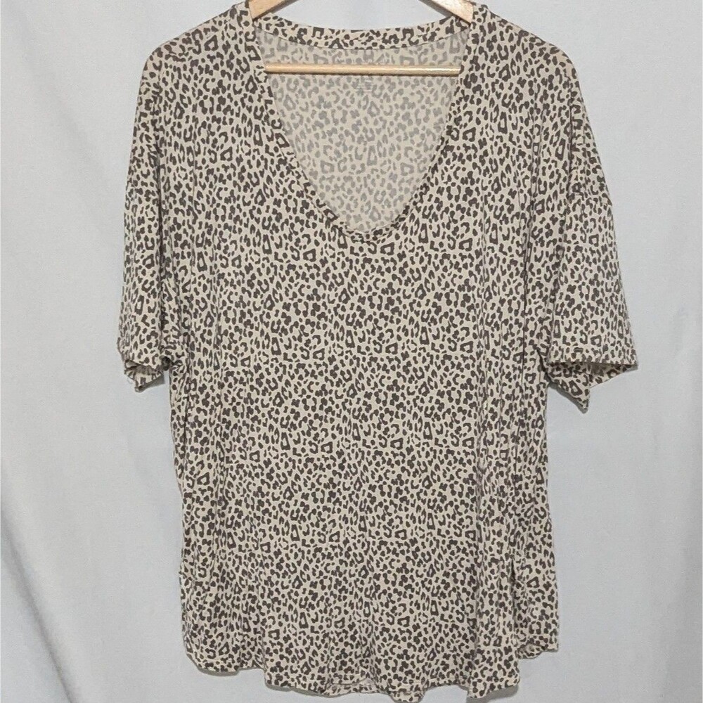 American Eagle Soft & Sexy Micro Leopard Print V-Neck Tee Sz XL